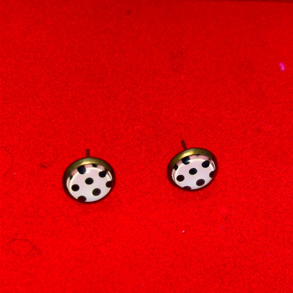 Beautiful polkadot earrings.